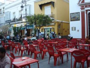 Plaza San Roque "ocupada" totalmente el verano pasado.